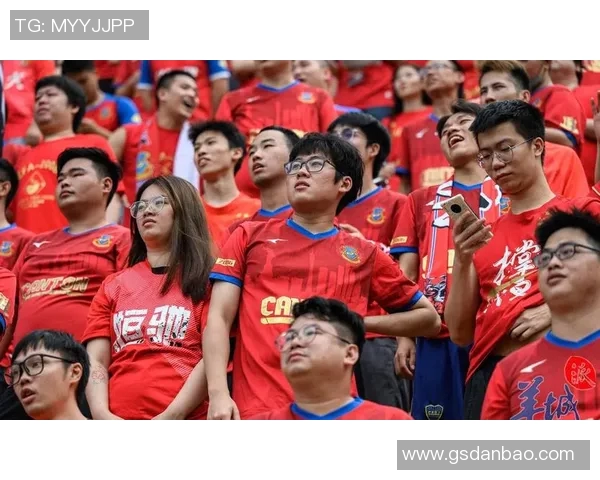 广州足球队的拼搏之路：从默默无闻到辉煌成就的真实记录