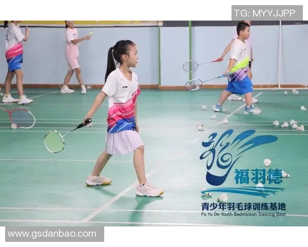 羽毛球新手必看：从零基础到实力提升的全面攻略与技巧分享